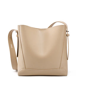 Bolsa de Ombro em Couro - Modelo casual - Feminina - FemmeBelle