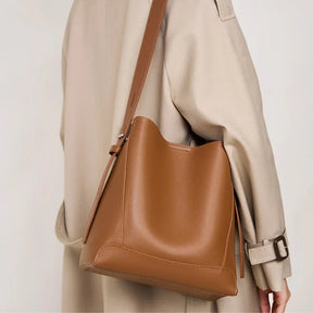 Bolsa de Ombro em Couro - Modelo casual - Feminina - FemmeBelle