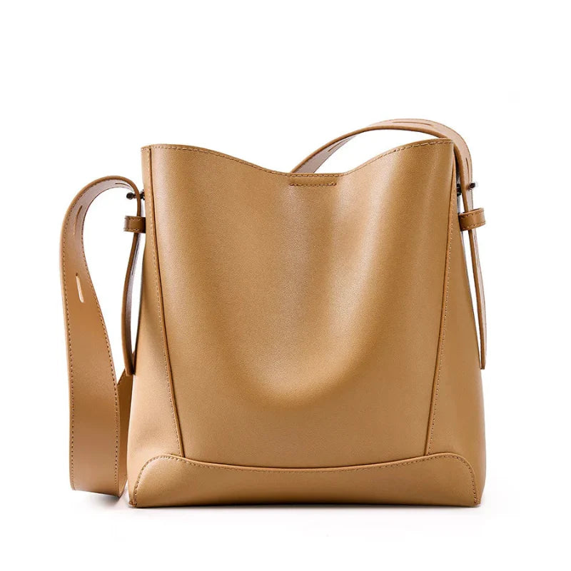 Bolsa de Ombro em Couro - Modelo casual - Feminina - FemmeBelle