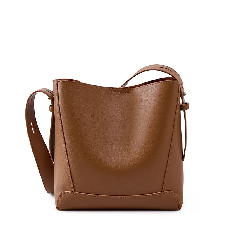 Bolsa de Ombro em Couro - Modelo casual - Feminina - FemmeBelle